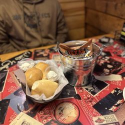 Texas Roadhouse - Roll time