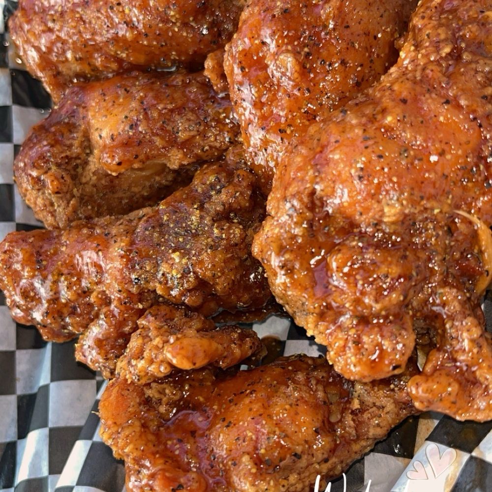 Hot honey lemon pepper wings 6pc this is what my wife order she loved it!