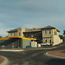 Bushman's Arms Hotel - Outside