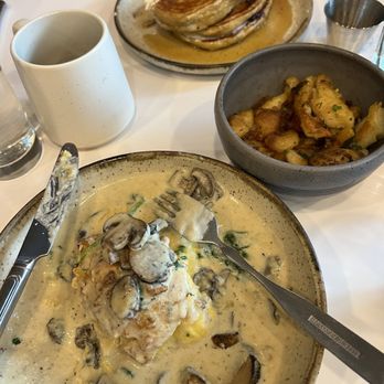 Juneberry Table - Biscuit and gravy and fried potatoes & peppers. Blueberry pancakes. - Breakfast & Brunch Near Me - Cleveland, Ohio Juneberry Table - Biscuit and gravy and fried potatoes & peppers. Blueberry pancakes. - Breakfast & Brunch Near Me - Cleveland, Ohio