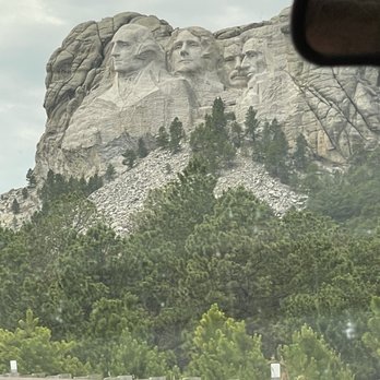 Mount Rushmore National Memorial - Getting closer - Landmarks & Historical Buildings Near Me - Keystone, South Dakota