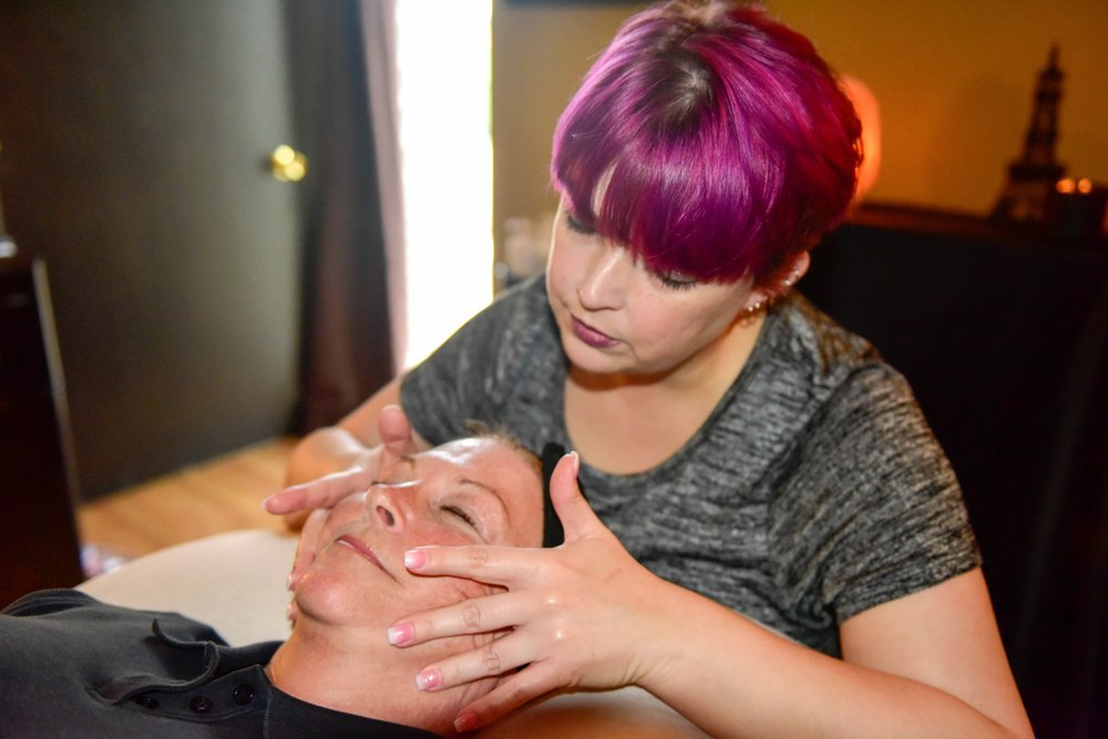 Jenn Laughhunn Skin Care Logo