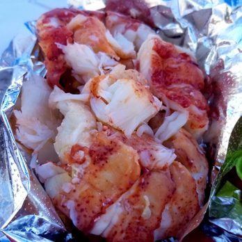 Red's Eats - Lobster Roll - Seafood Near Me - Wiscasset, Maine