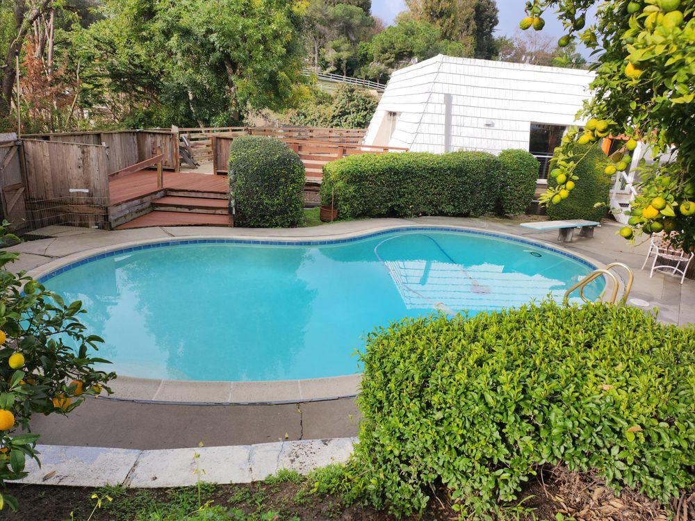Aim Pool Service Logo
