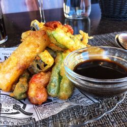 Un Toque de Laurel - Verduritas en tempura con jamon