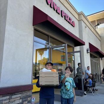 Viva Pizza - Already has a following. That's a good sign of good food. Check. - Pizza Near Me - San Diego, California Viva Pizza - Already has a following. That's a good sign of good food. Check. - Pizza Near Me - San Diego, California
