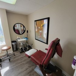 Bruce I Lerman, DPM FACFAS - Foot and Ankle Medical Group - Clinic rooms
