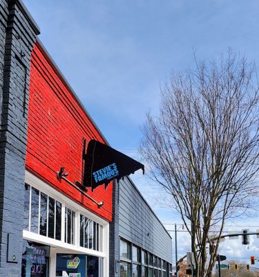 Stevie's Famous Burien by null