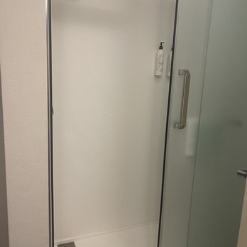 Fairfield by Marriott Inn & Suites Yakima - Shower - Hotels Near Me - Yakima, Washington