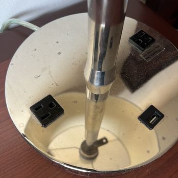 Chelsea Hotel - Makes you really want to get some work done at this desk! - Hotels Near Me - Toronto, Ontario