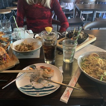 Blasteran - Asian noodles with shrimp, chicken sliders, cauliflower appetizer and brussel sprouts - Asian Fusion Near Me - Culver City, California Blasteran - Asian noodles with shrimp, chicken sliders, cauliflower appetizer and brussel sprouts - Asian Fusion Near Me - Culver City, California