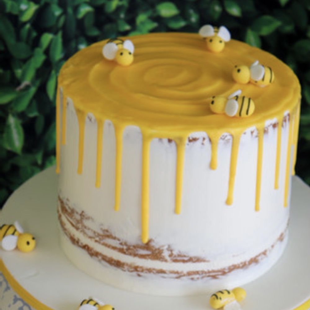 Distressed dripping Honey Bee Cake. Distressed dripping Honey Bee Cake.