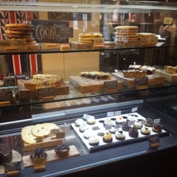Vetrina dei dolci... da leccarsi le dita... che bontà... e quante calorie... ah ah ah