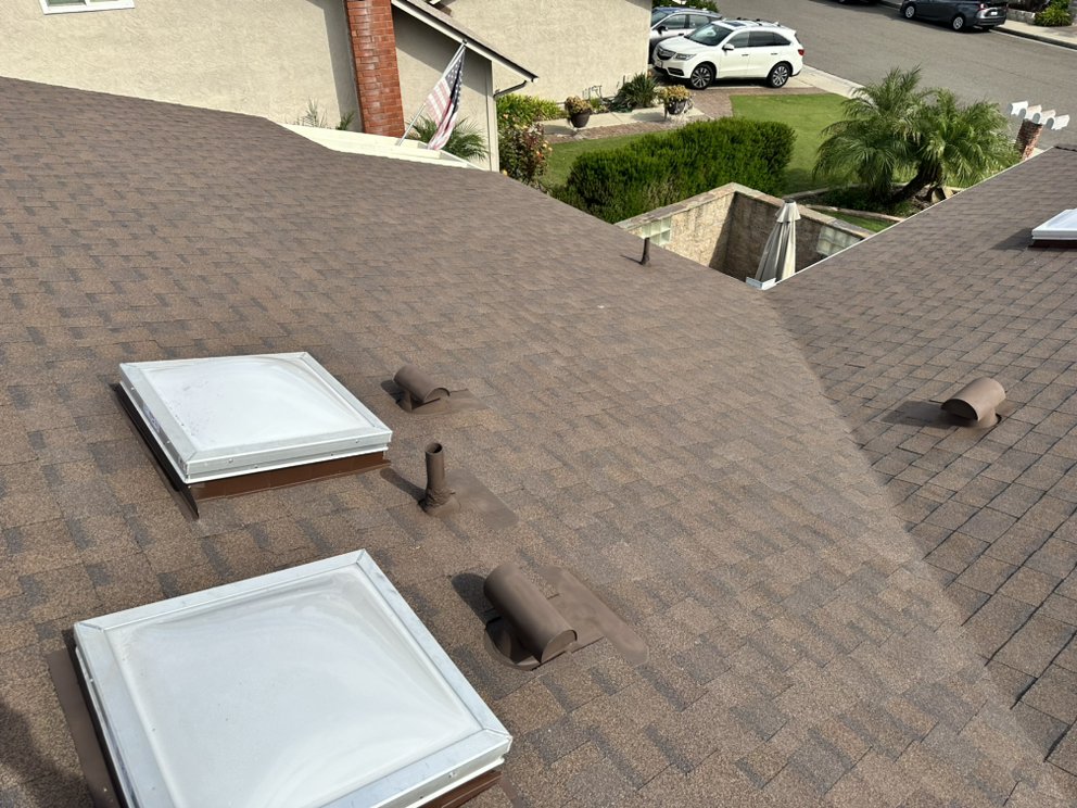 Slide of Mo's Professional Roofing