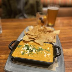 Lazy Dog Restaurant & Bar - Queso Dip, 7/10
