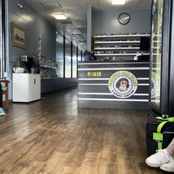 Coastal Car Wash of Monkey Junction - Seating area inside/front desk