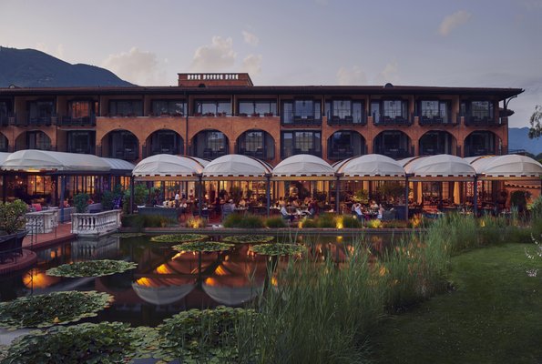 Restaurant Hide & Seek by null