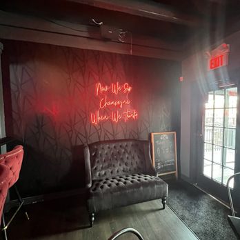 Thieves - Inside - Cocktail Bars Near Me - Indianapolis, Indiana