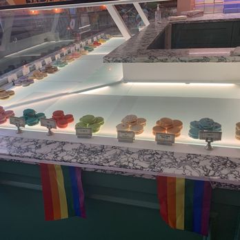 Lady Yum - Pioneer Square - Huge selection! - Macarons Near Me - Seattle, Washington