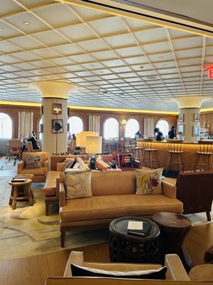 L’Avenue at Saks by null