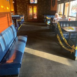 Murano's Italian - Eating area