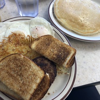 Mom's Kitchen - Diners Near Me - North Bend, Oregon