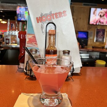Hooters - a drink in a glass on a table - American Near Me - Countryside, Illinois
