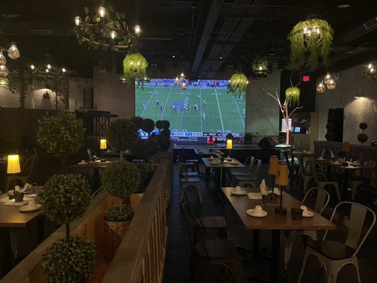 Theme House restaurant & karaoke by null