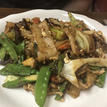 Mahnin Asian Restaurant - Pad siew with beef - Burmese Near Me - Fort Wayne, Indiana Mahnin Asian Restaurant - Pad siew with beef - Burmese Near Me - Fort Wayne, Indiana
