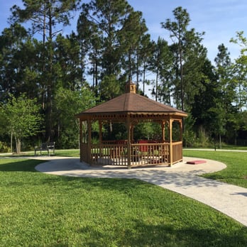 Halifax Hospice Care Center - Gazebo in the garden - Hospice Near Me - Ormond Beach, Florida