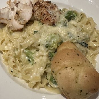 BJ's Restaurant & Brewhouse - Chicken Alfredo - Breweries Near Me - Corona, California BJ's Restaurant & Brewhouse - Chicken Alfredo - Breweries Near Me - Corona, California