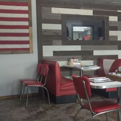 Millgrove Diner - Snapshot of dining area.