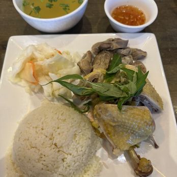 Dakao Restaurant And Bar - Cơm gà hải nam - Vietnamese Near Me - Houston, Texas