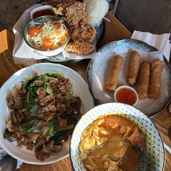 Miya - Yellow Chicken Curry, Pad Siew with Beef, Pork & Shrimp Egg Roll, Fried Chicken & Papaya Salad - Thai Near Me - Altadena, California Miya - Yellow Chicken Curry, Pad Siew with Beef, Pork & Shrimp Egg Roll, Fried Chicken & Papaya Salad - Thai Near Me - Altadena, California