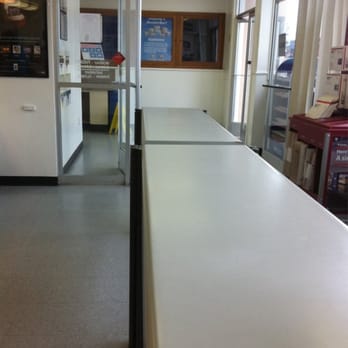 US Post Office - Counter space to put packages while waiting in line which is convenient - Post Offices Near Me - San Mateo, California
