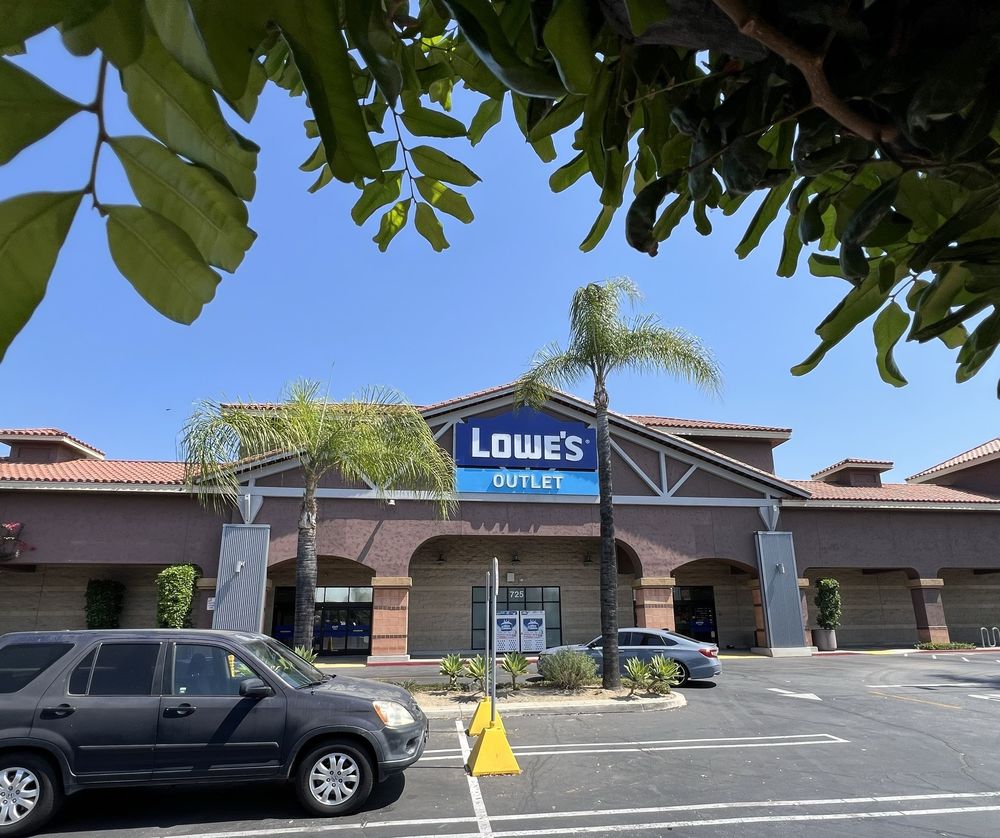 LOWE’S OUTLET Updated September 2024 69 Photos & 79 Reviews 725 W