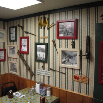 Little Crane Cafe - Wall photos - American Near Me - Vader, Washington