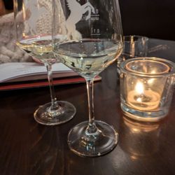 Vinothek Rossino - Weißbuegunder