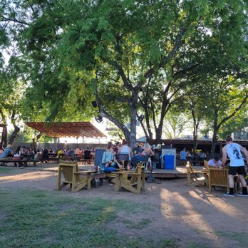 The Little Darlin' - Outdoor patio & bar full of friendly folks & pups - American Near Me - Austin, Texas The Little Darlin' - Outdoor patio & bar full of friendly folks & pups - American Near Me - Austin, Texas