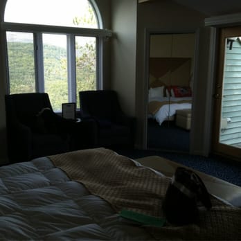 Nordic Village Resort - penthouse king bed room - Resorts Near Me - Jackson, New Hampshire