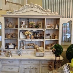 Uniquely Chic Floral & Home