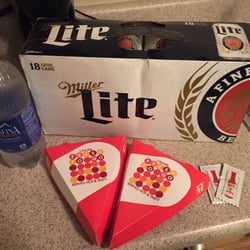 Beer, pizza and water. Perfect dinner. :-p