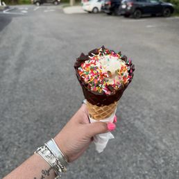 Waffle dip cone