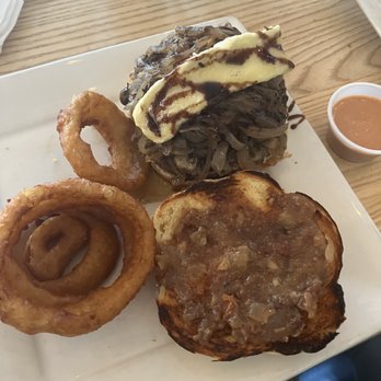 Colchuck's - The le Royale burger - German Near Me - Leavenworth, Washington