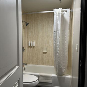 Super 8 by Wyndham El Cajon CA - Bathroom with tub/shower - Hotels Near Me - El Cajon, California