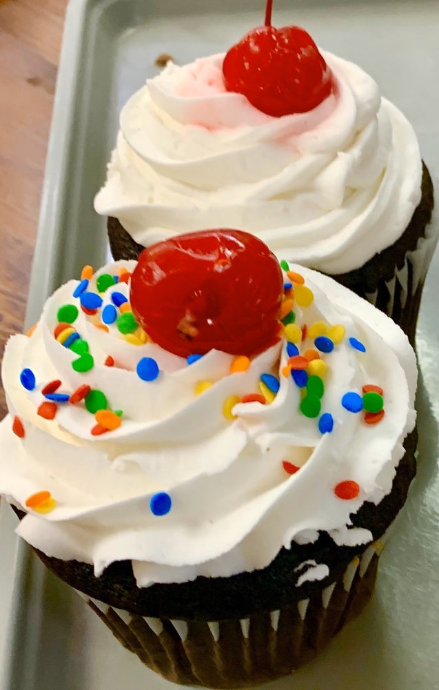 KNEADING SWEETS BAKERY 21 Photos & 18 Reviews Patisserie/Cake Shop