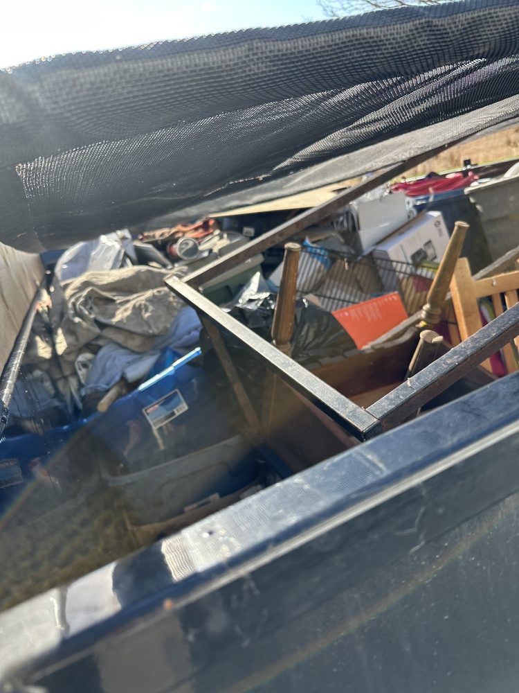 DUMP JUNKY Updated September 2024 Oshawa, Ontario Junk Removal
