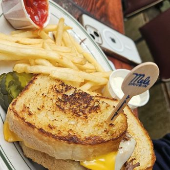 Mel's Drive In - Short Rib Grilled cheese Sandwich - American Near Me - Los Angeles, California Mel's Drive In - Short Rib Grilled cheese Sandwich - American Near Me - Los Angeles, California