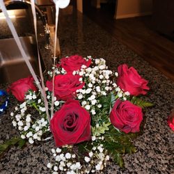 Samantha's Flowers - 6 red rose bouquet