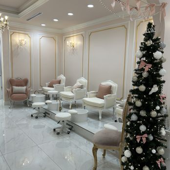Le Petit Salon - Nail Salons Near Me - Tustin, California
